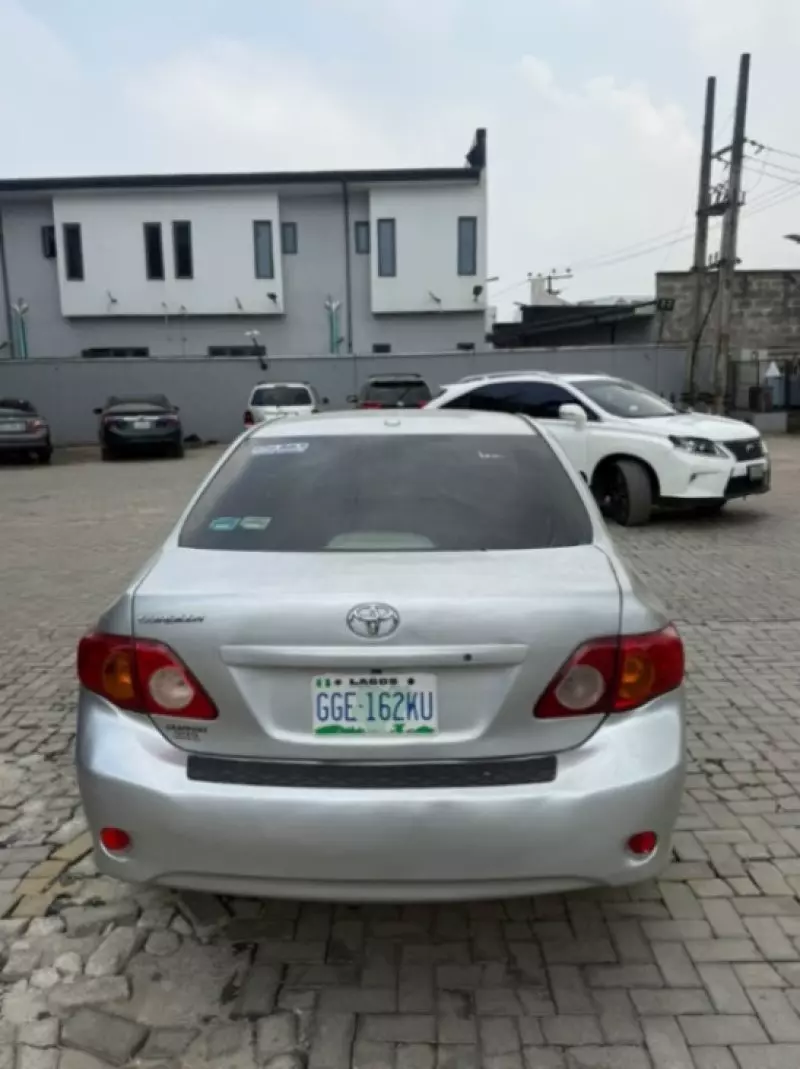 TOYOTA Corolla - 2010