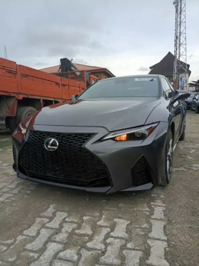 Lexus IS - 2021