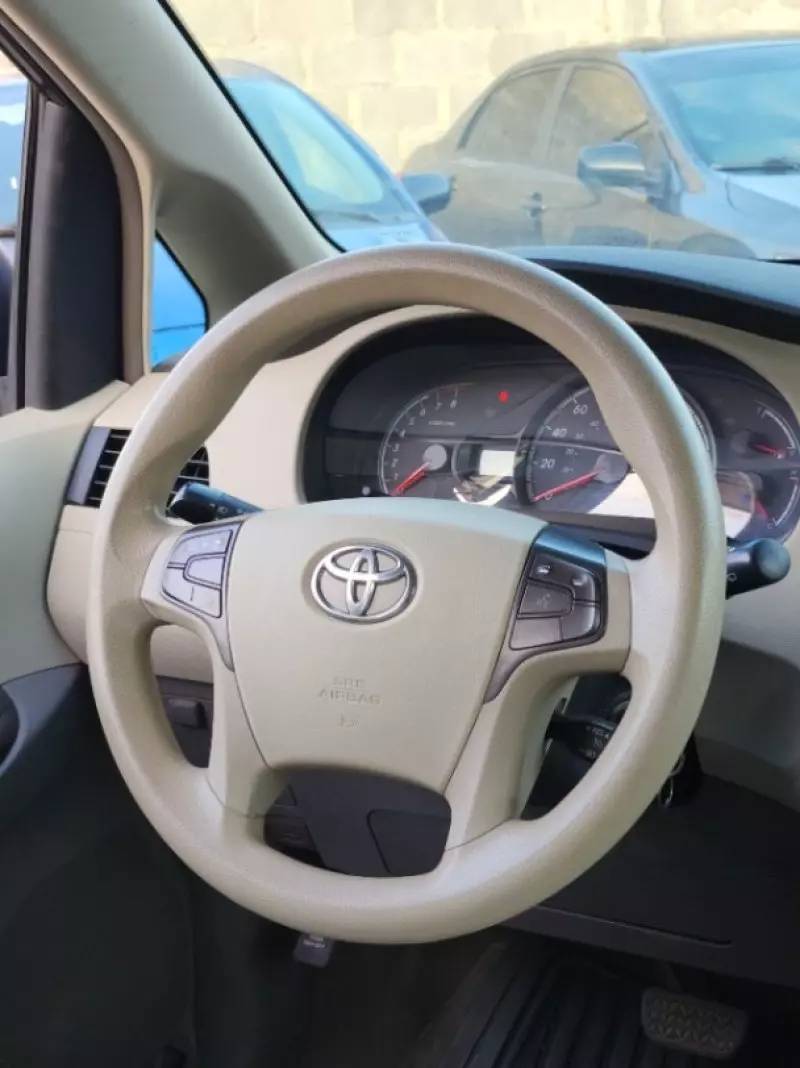 TOYOTA Sienna   - 2011