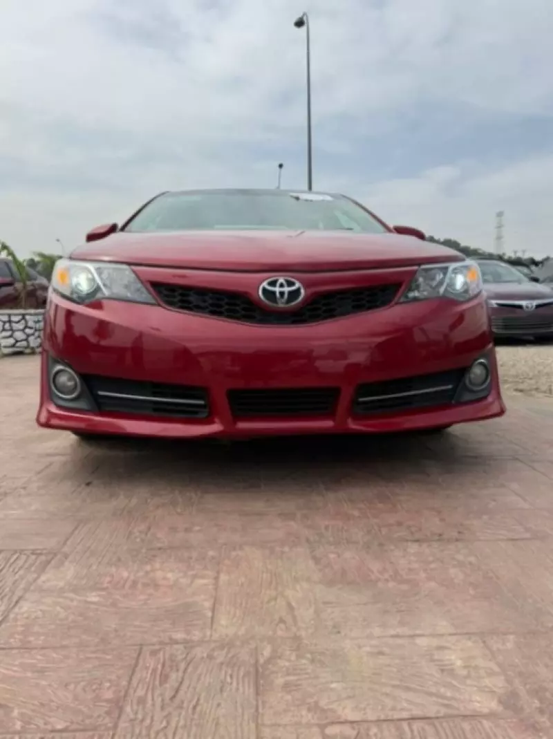 Toyota Camry   - 2012