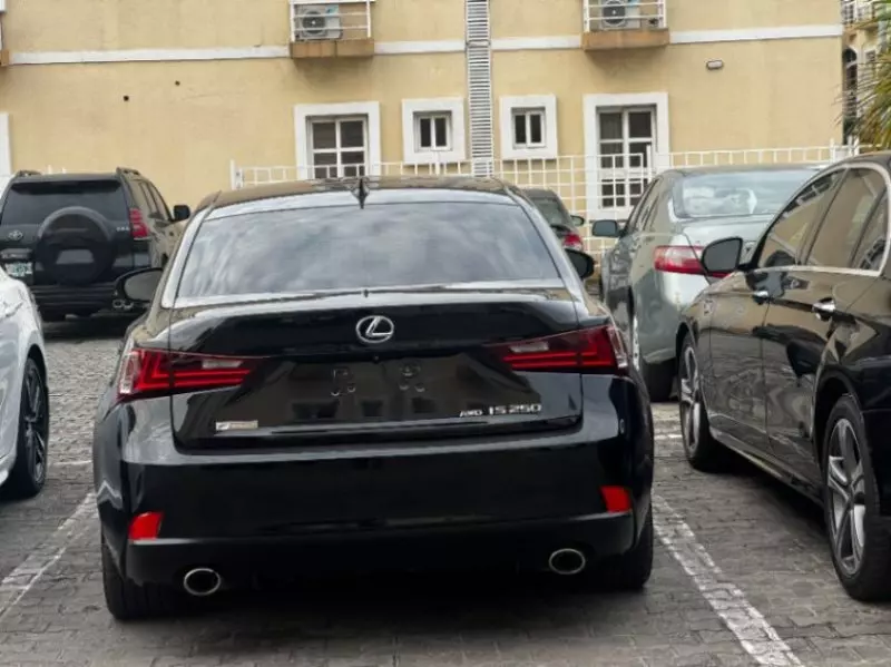 Lexus IS - 2015