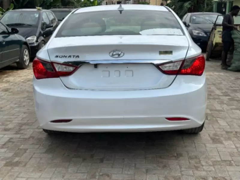 Hyundai Sonata   - 2013