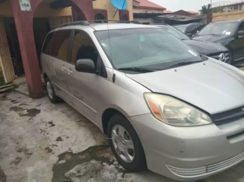 Toyota Sienna   - 2004