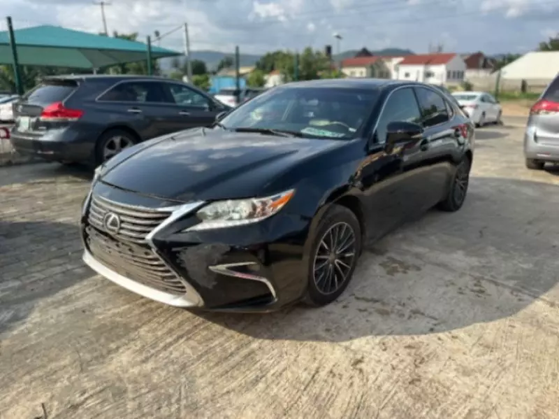 Lexus ES   - 2013