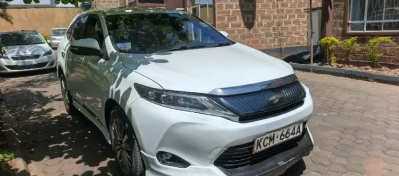 Toyota Harrier   - 2016