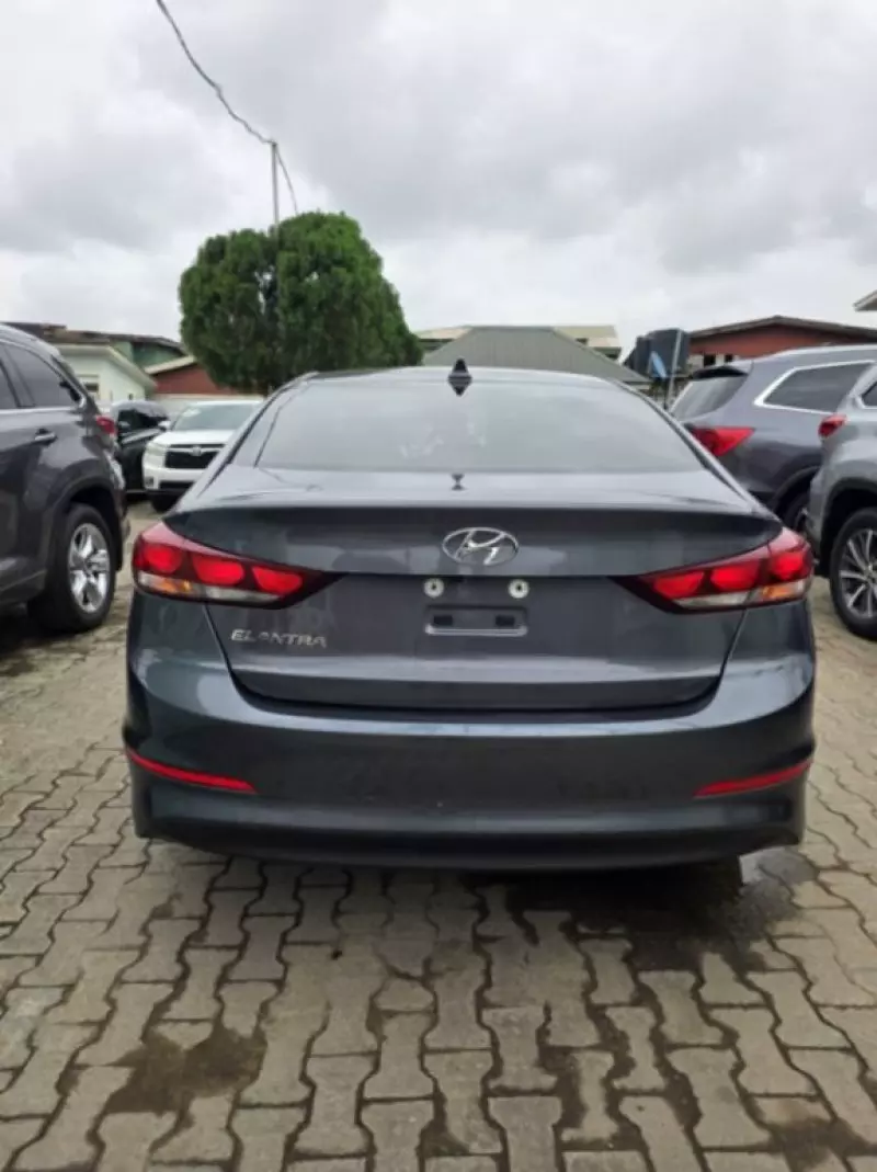 Hyundai Elantra   - 2018