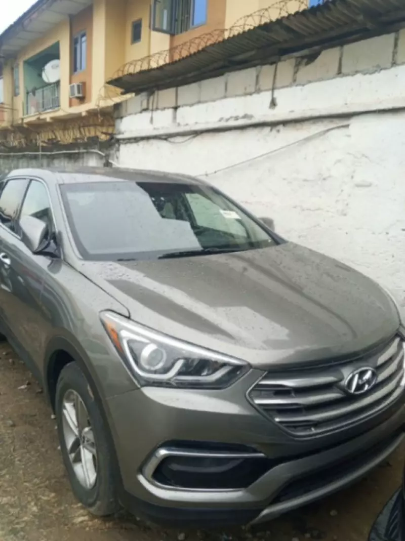 Hyundai Santa Fe   - 2017