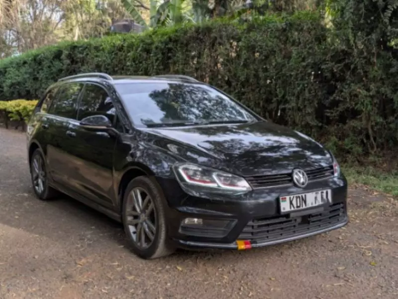Volkswagen Golf   - 2014