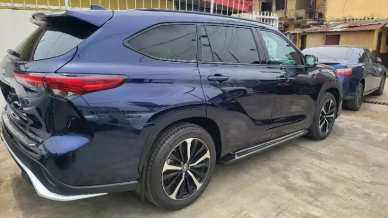 Toyota Highlander   - 2021