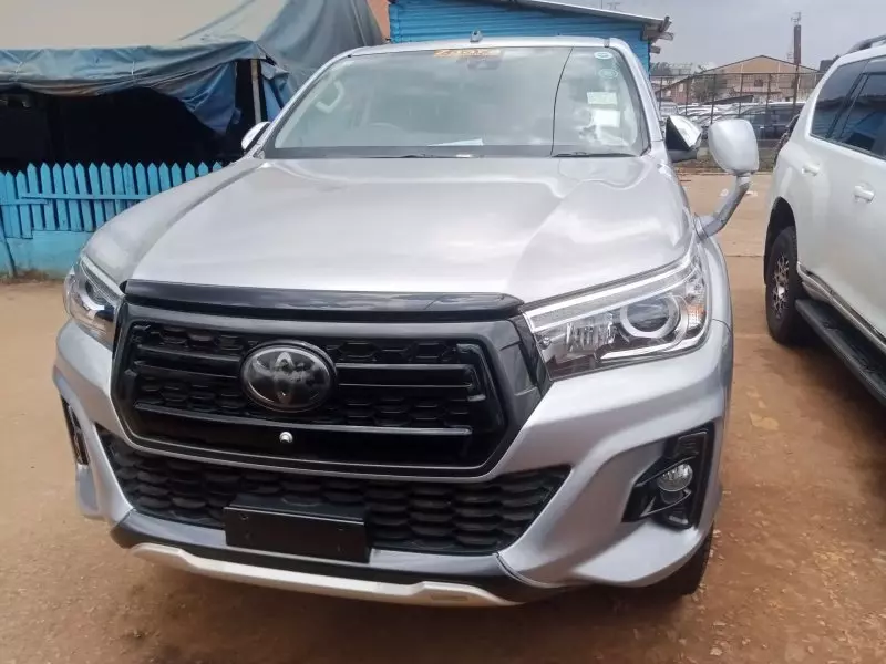 Toyota Hilux   - 2017