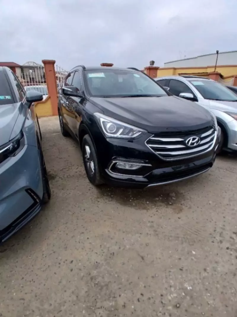 Hyundai Santa Fe   - 2017