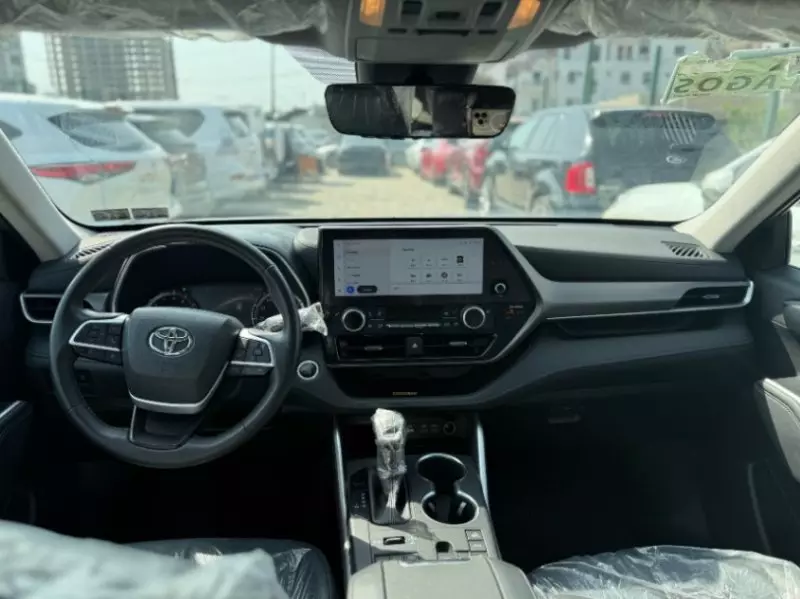 Toyota Highlander   - 2024