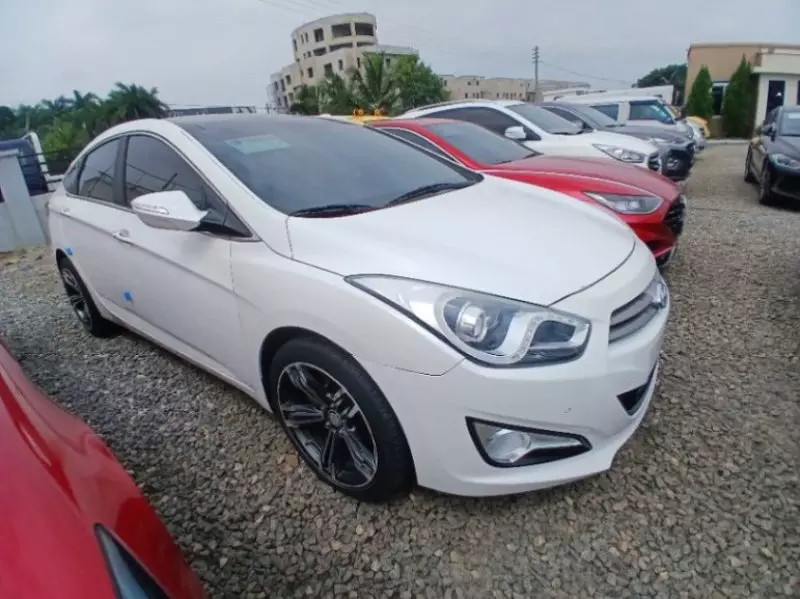 Hyundai Avante - 2012