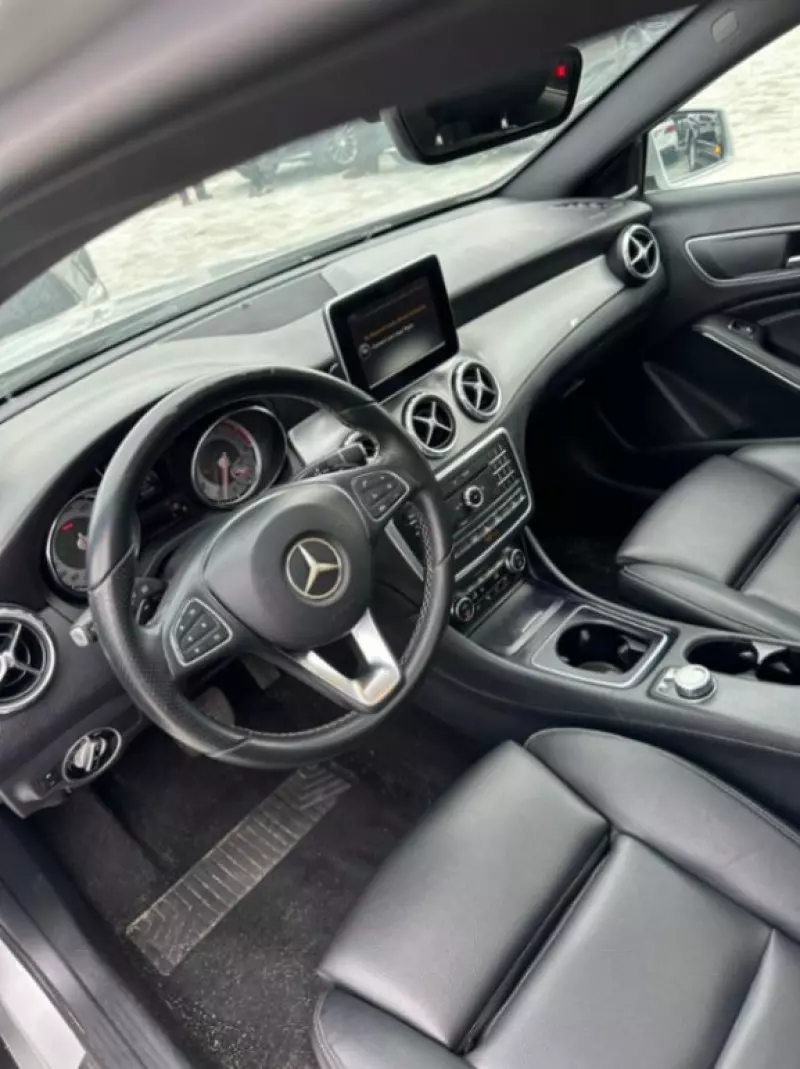 Mercedes-Benz GLA 250 - 2016
