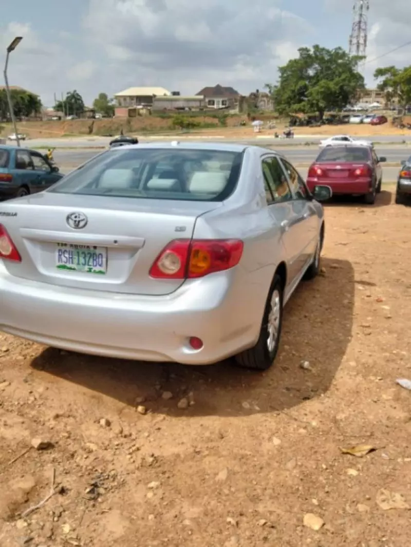 Toyota Corolla   - 2010