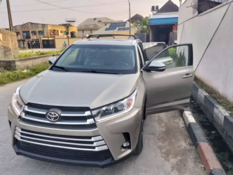TOYOTA Highlander   - 2015