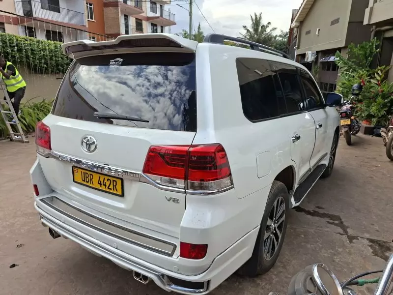 Toyota Landcruiser  V8   - 2010