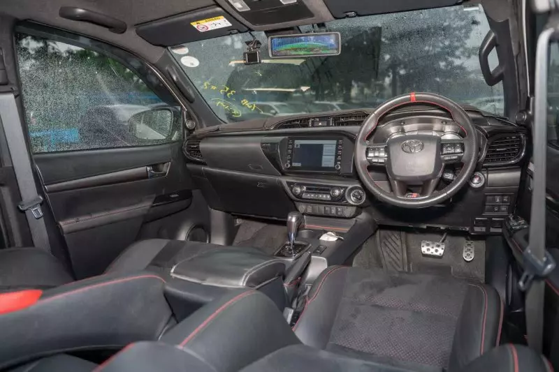 TOYOTA Hilux   - 2023