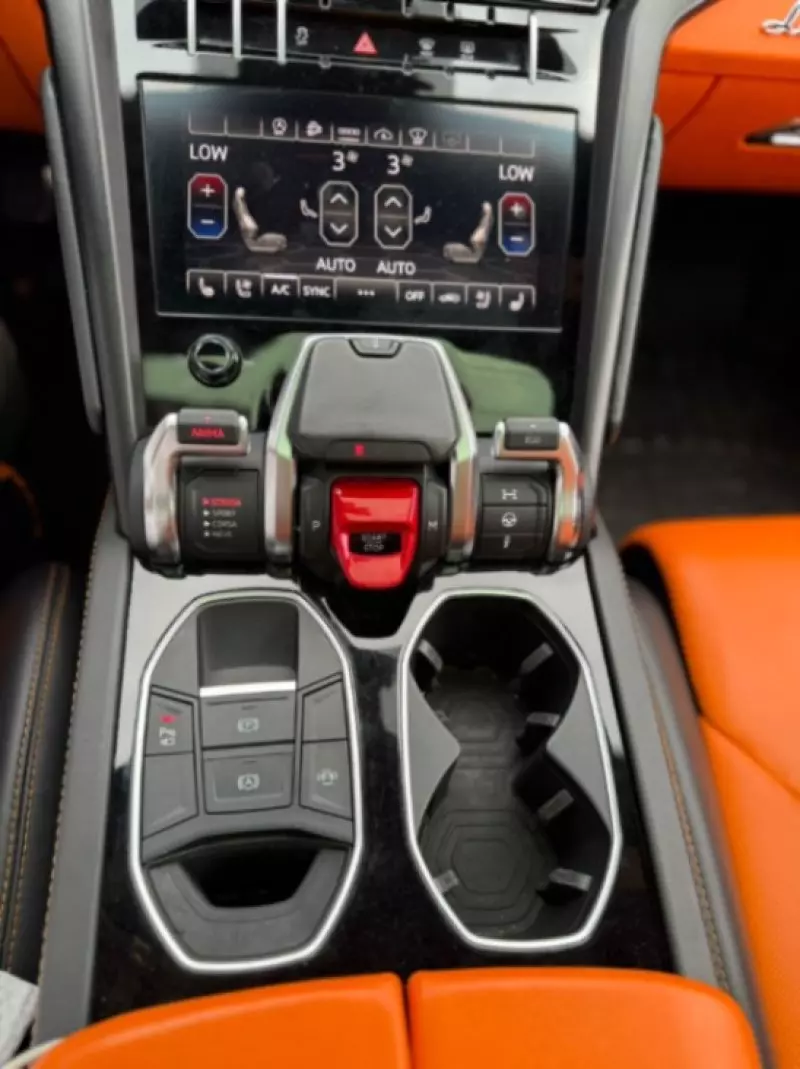 Lamborghini Urus   - 2022