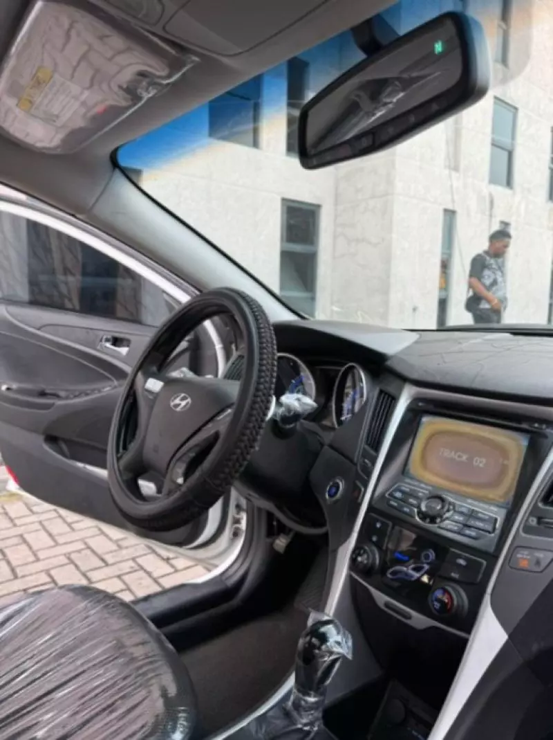 Hyundai Sonata   - 2013