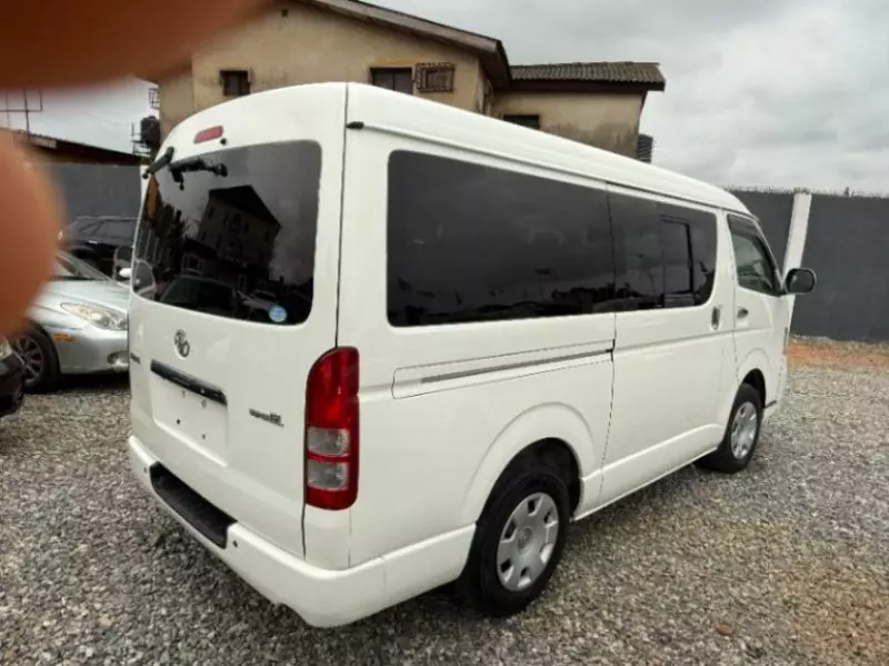 TOYOTA Hiace   - 2012