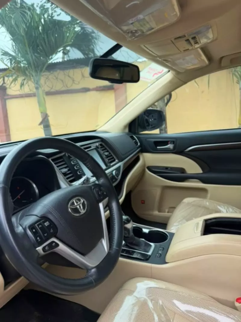 TOYOTA Highlander   - 2016