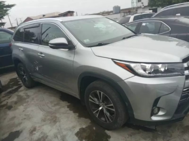 Toyota Highlander   - 2016