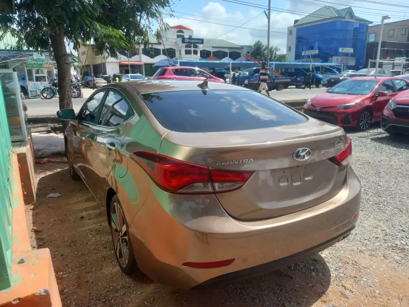 Hyundai Elantra   - 2014