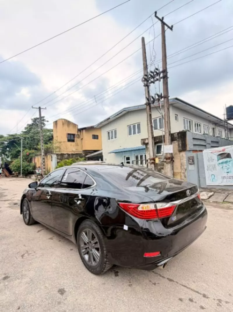 Lexus ES   - 2013