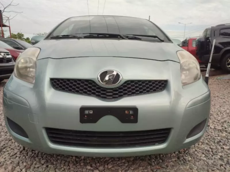 Toyota Vitz   - 2010