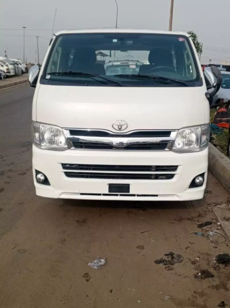 Toyota Hiace   - 2012