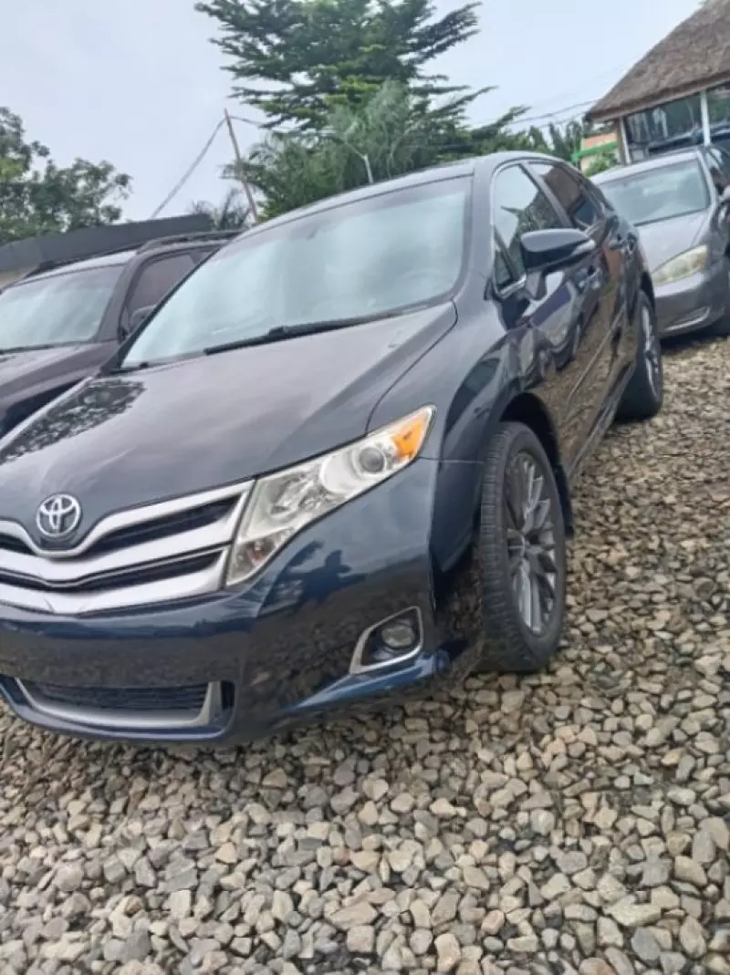 Toyota Venza   - 2012