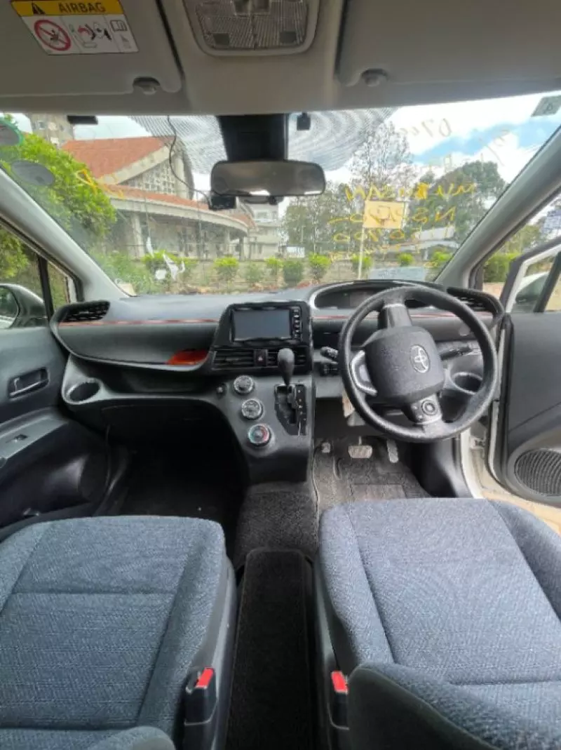 Toyota Sienta   - 2018