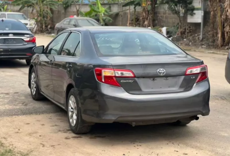 Toyota Camry   - 2014