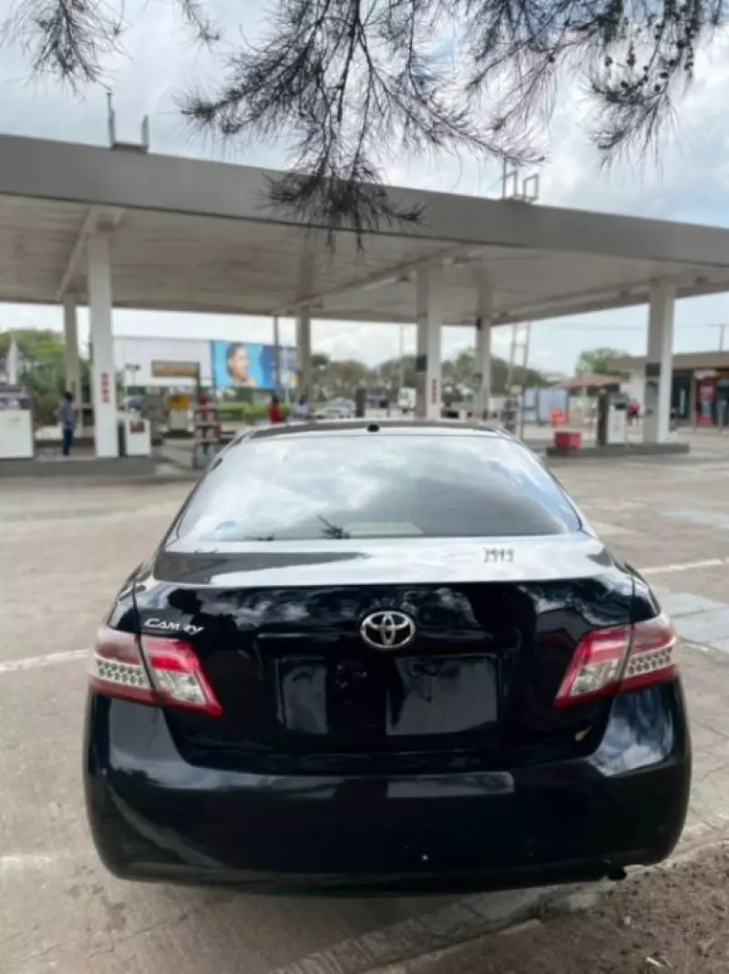 Toyota Camry   - 2011