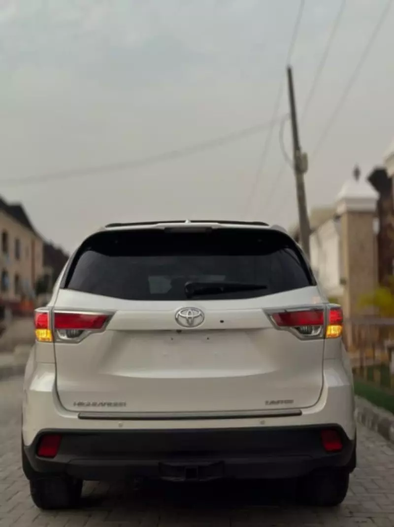Toyota Highlander   - 2015