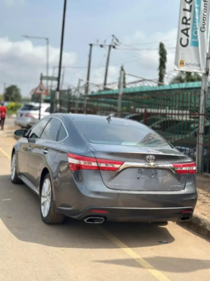 Toyota Avalon   - 2013