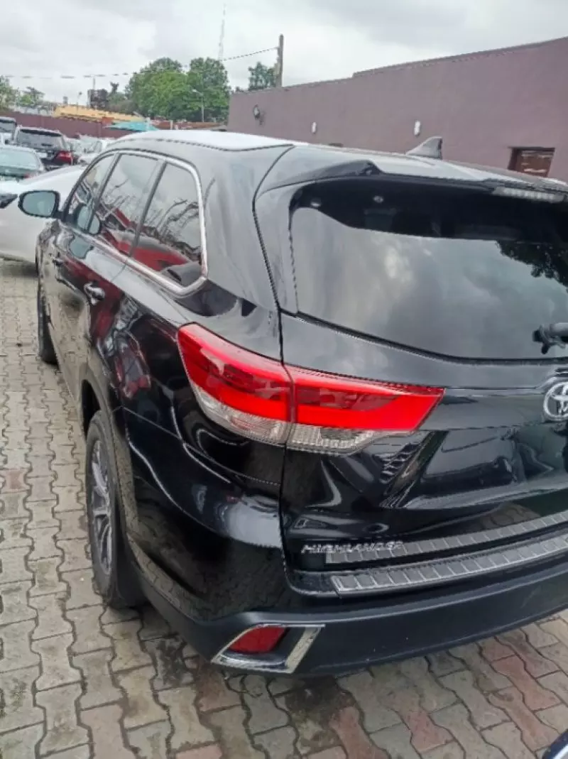 Toyota Highlander   - 2019