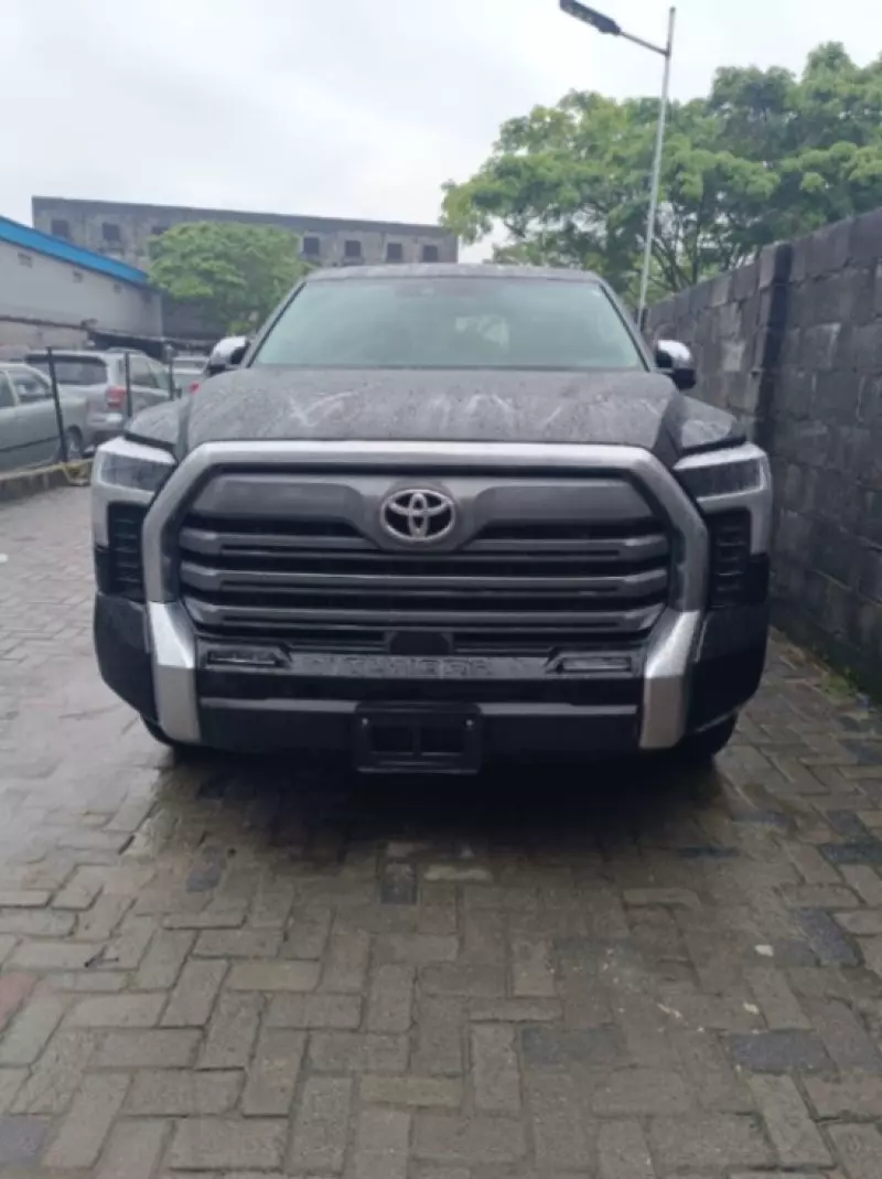 TOYOTA Tundra   - 2024