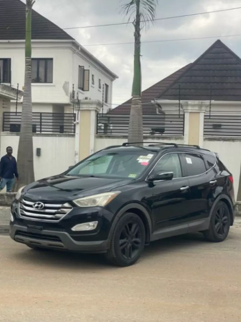 Hyundai Santa Fe   - 2013