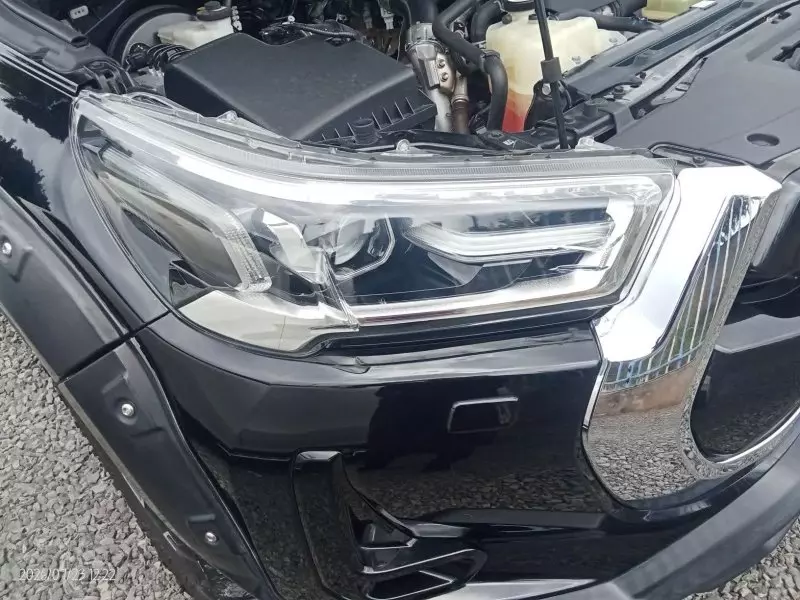 TOYOTA Hilux   - 2020