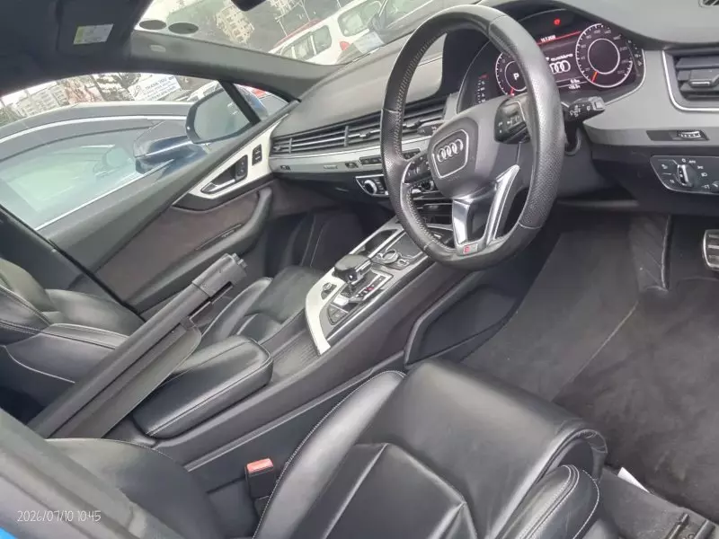 Audi Q7   - 2016