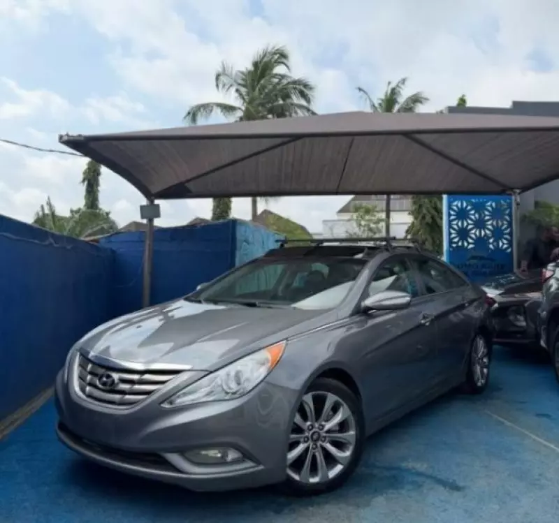 Hyundai Sonata   - 2013
