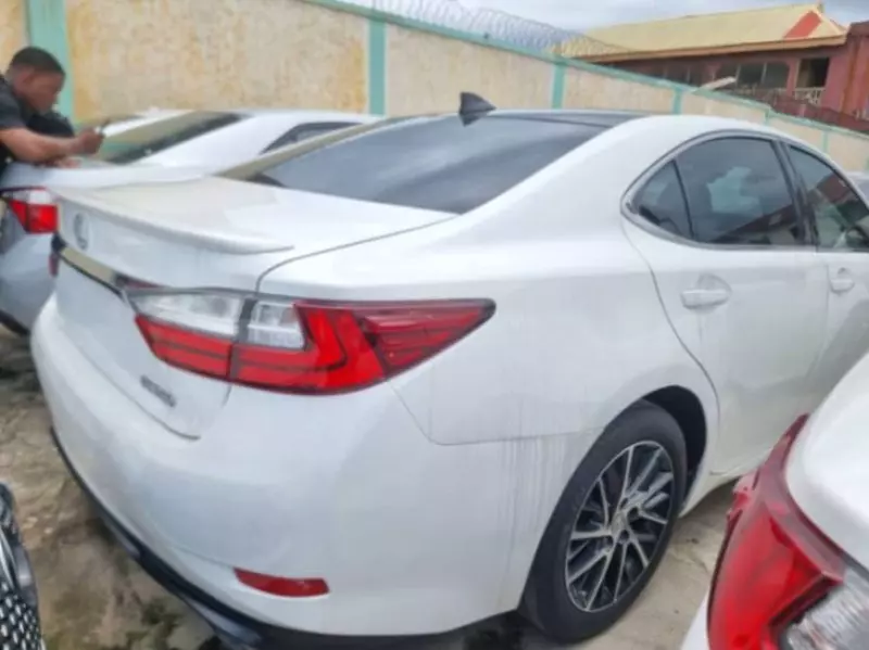 Lexus ES 350   - 2016