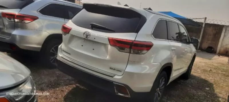 Toyota Highlander   - 2019