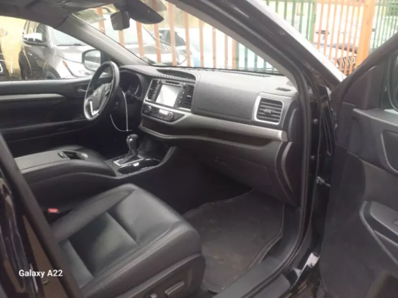 Toyota Highlander   - 2019