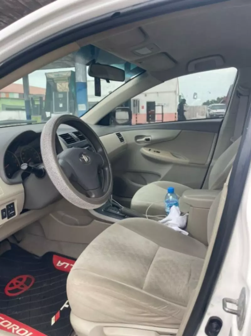 TOYOTA Corolla - 2009