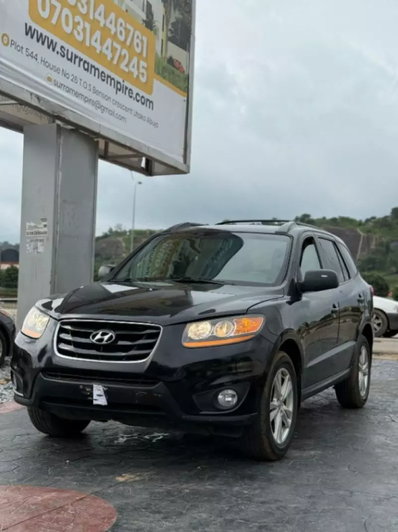 Hyundai Santa Fe   - 2011