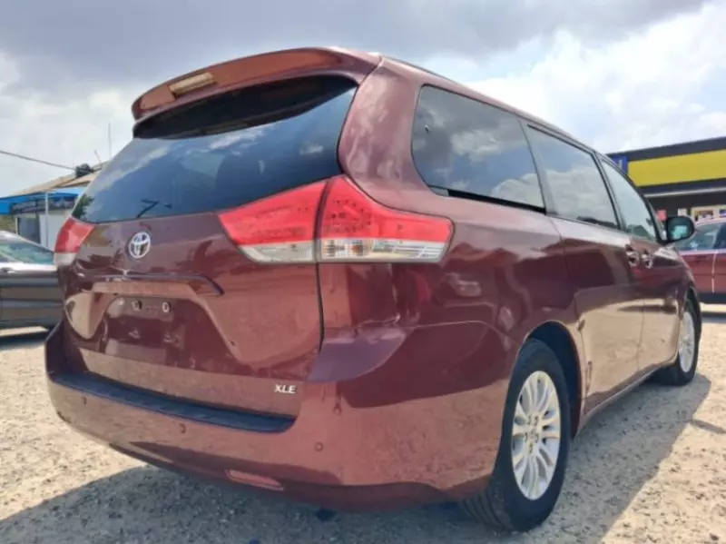 Toyota Sienna   - 2013