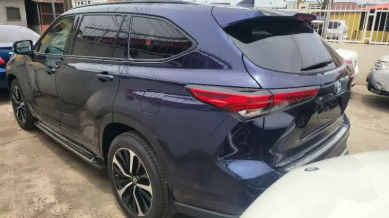 Toyota Highlander   - 2021